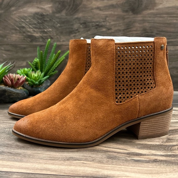 NIB Cole Haan Val Bootie Pointed Toe Ankle Boots British Tan Suede 8B 38.5 - Picture 4 of 12